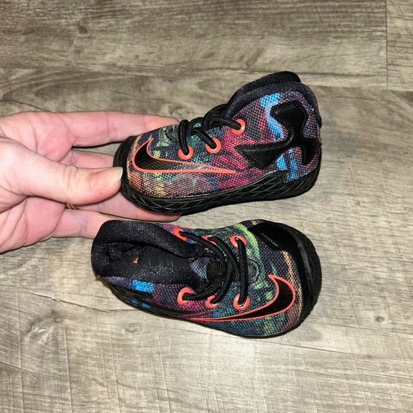 Nike - Picture 2 of 3